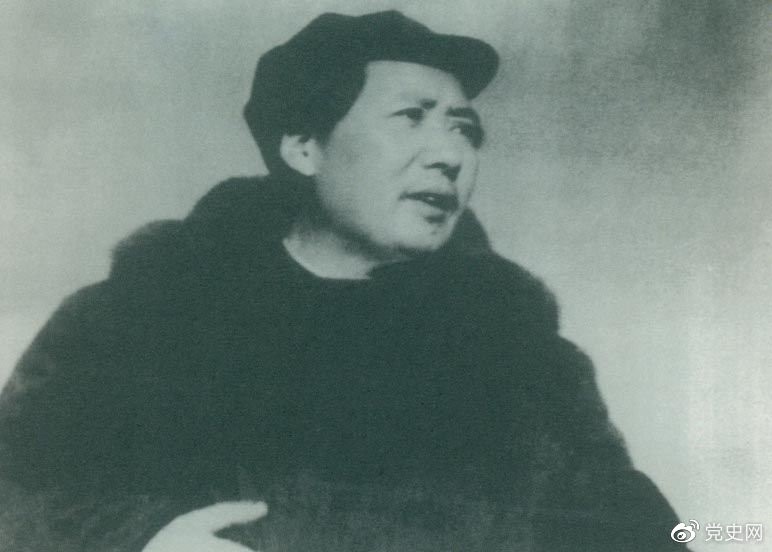 　　1949年3月23日，毛澤東率領(lǐng)中共中央機(jī)關(guān)離開(kāi)西柏坡前往北平。出發(fā)時(shí)，他對(duì)周恩來(lái)說(shuō)，今天是進(jìn)京的日子，進(jìn)京趕考去。我們決不當(dāng)李自成，我們都希望考個(gè)好成績(jī)。